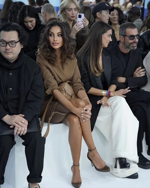 Madalina Ghenea stil colanti sexy (1) jpg