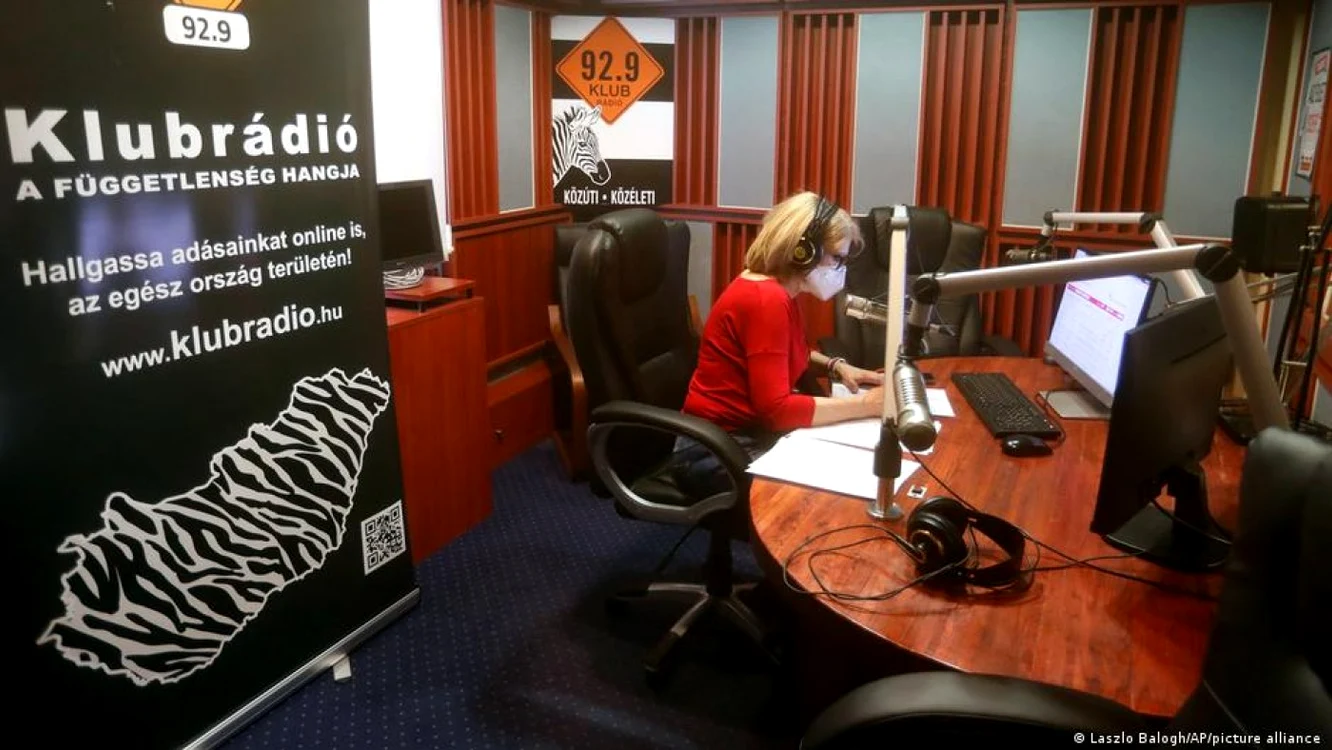 Klubradio, care a început să emită în anii 1990, s-a confruntat cu o serie de obstacole şi bătălii juridice după sosirea la putere în 2010 a guvernului de dreapta Orban Foto: Arhivă