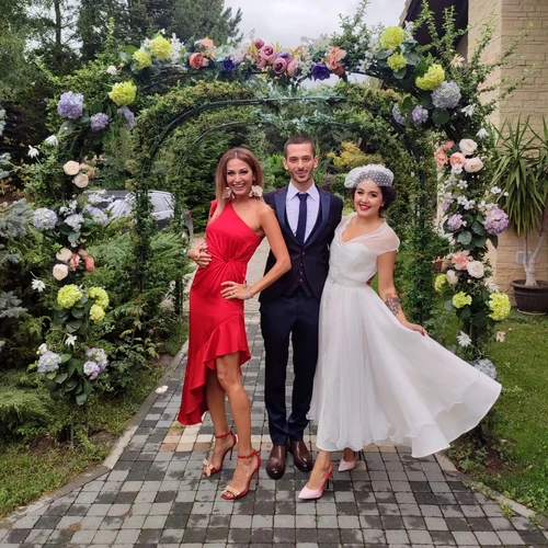 De la stânga la dreapta: Anca Țurcașiu, fiul său Radu și proaspăta sa soție / Foto: Arhivă