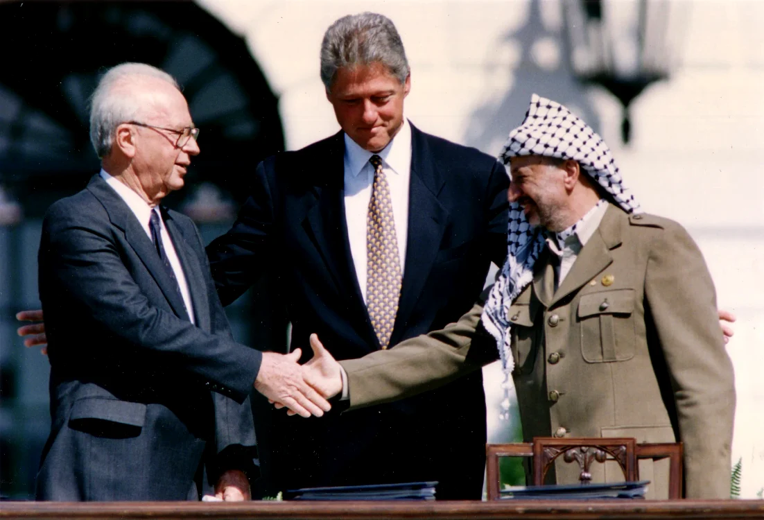 Yitzhak Rabin, prim ministrul israelian (stânga) FOTO: Arhivă