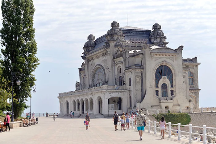 August 2019 Cazinoul era într-o stare continuă de degradare