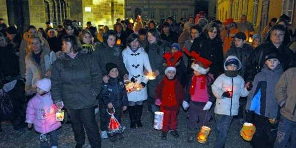Copiii au venit cu felinare confecţionate de ei. Foto: Bogdan Crăciun