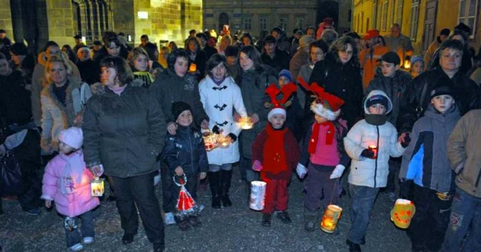 Copiii au venit cu felinare confecţionate de ei. Foto: Bogdan Crăciun