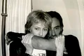 Nathalie Delon și fiul său, într o imagine recentă png