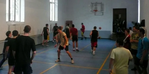 Bacău: 1.000 de tineri băcăuani participă la „Studenţiadă“