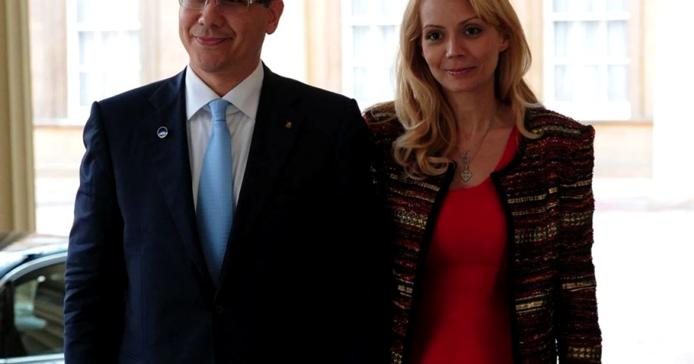 Victor Ponta şi soţia sa la ceremonia de deschidere a Jocurilor Olimpice de la Londra