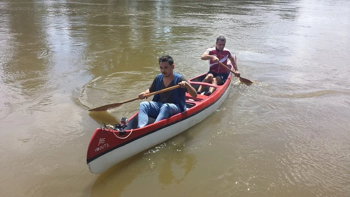 
    Răzvan Simion cu caiacul  