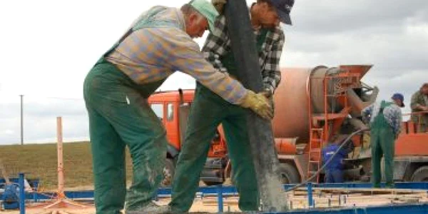 Pe şantiere s-a lucrat până la venirea zăpezii