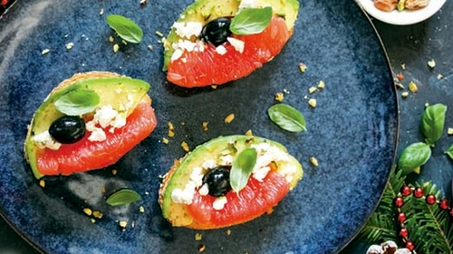 bruscete cu avocado jpg