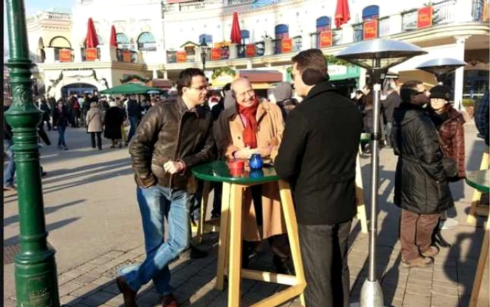 Dan Voiculescu, în Prater-ul vienez, între anteniştii săi favoriţi: Mihai Gâdea şi Mircea Badea. FOTO: Facebook Mihai Gâdea