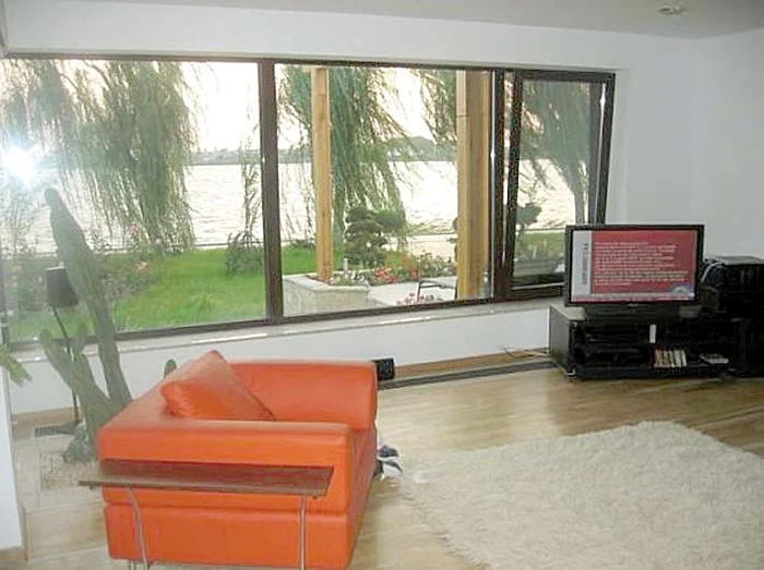 Majoritatea obiectelor din eleganta vilă au fost aduse, din străinătate