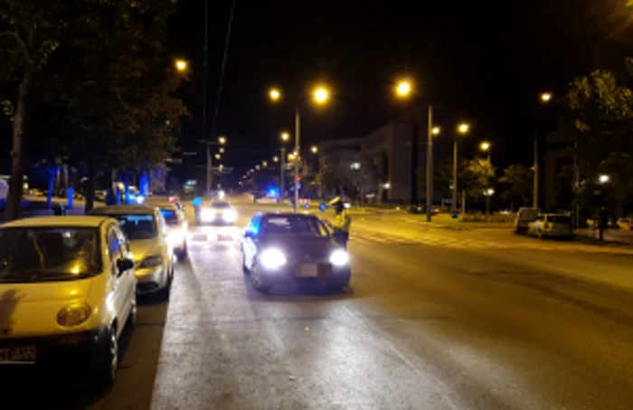 Tânărul a lovit trei maşini în intersecţie FOTO Arhivă