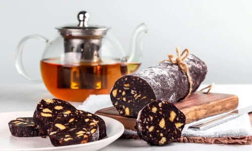 Salam de biscuiti shutterstock 1879547080 jpg