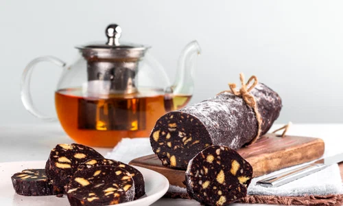 Salam de biscuiti shutterstock 1879547080 jpg