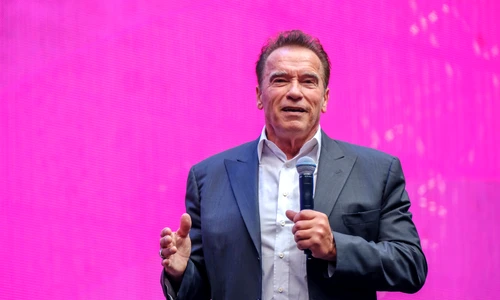 Cel mai scump antrenor personal  Cat cere Arnold Schwarzenegge  Sursa foto Shutterstock 1612018033 jpg