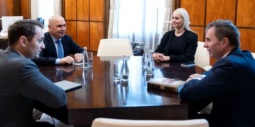 Ilie Bolojan conducere WizzAir foto Facebook Guvernul României jpg