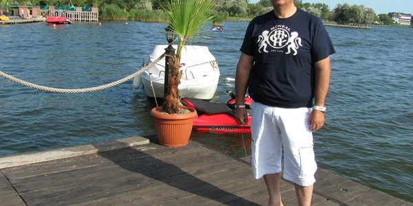 Nassar Ghaleb pe terasa hotelului din Mamaia