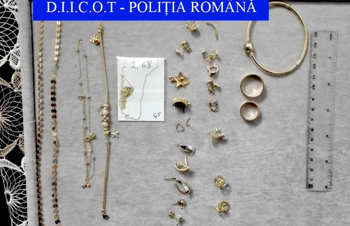 Obiecte din aur indisponibilizate după percheziţiile de la o bijuterie din Alba Iulia
