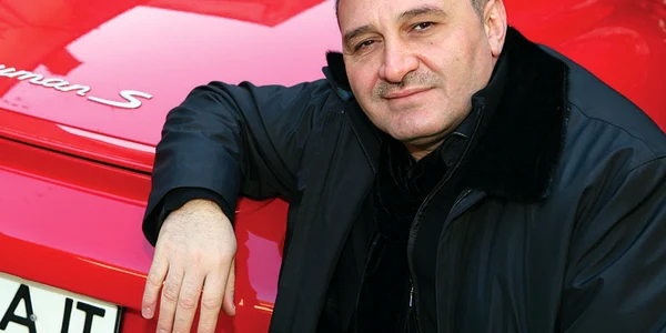 Omul de afaceri Jabri Tabrizi este împreună cu familia la schi