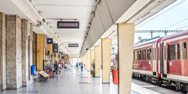 gara ploiesti sud peron ]n 2016 foto shutterstock