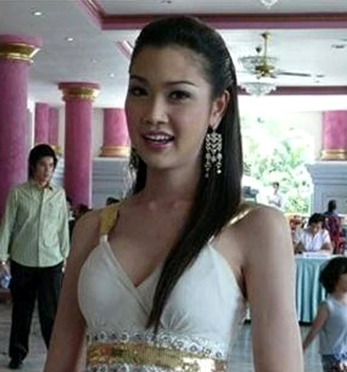 
    Transsexualii de la «Miss Ladyboy Pageant»  