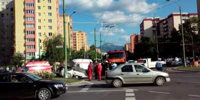 Accidentul s-a produs la intersecţia Vlahuţă cu Hărmanului. FOTOSimona Suciu.