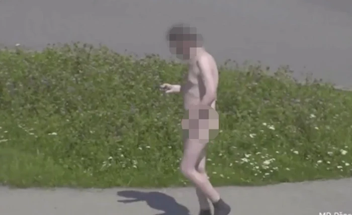 Și-a lăsat hainele într-un local și a început să umble gol pe stradăfoto Metro.co.uk