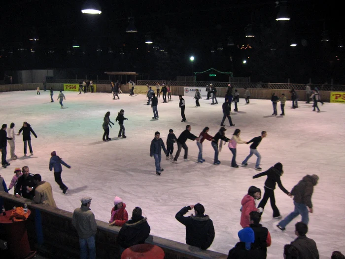 Distracţia la Patinoar este garantată-imagine arhivă