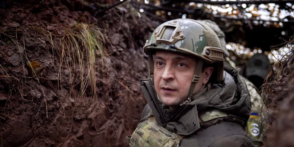 Volodimir Zelenski in transeele din Donbas FOTO EPA-EFE