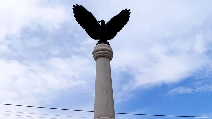 Florești: Monumentul soldaților români căzuți în cele două conflagrații mondiale