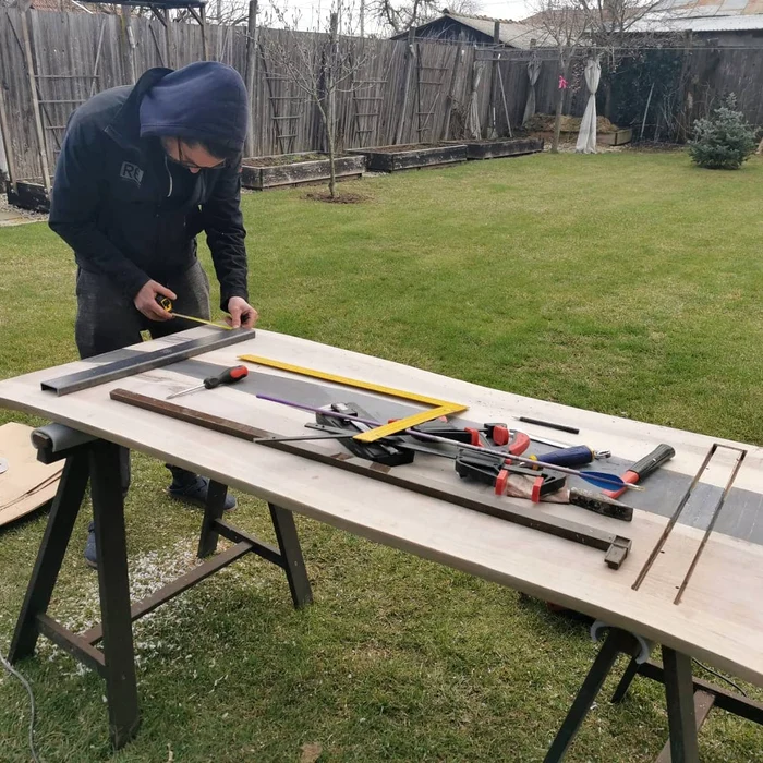 În timpul liber actorul  meșterește prin curtea  casei unde s-a mutat