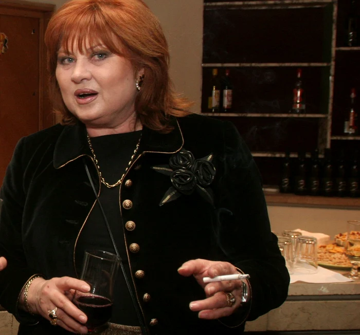 Adela Mărculescu, Florina Cercel și Damian Câșmaru în piesa „Quartet”