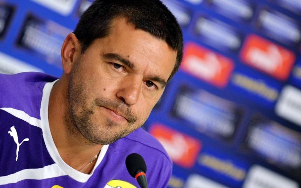 
    Cosmin Contra  