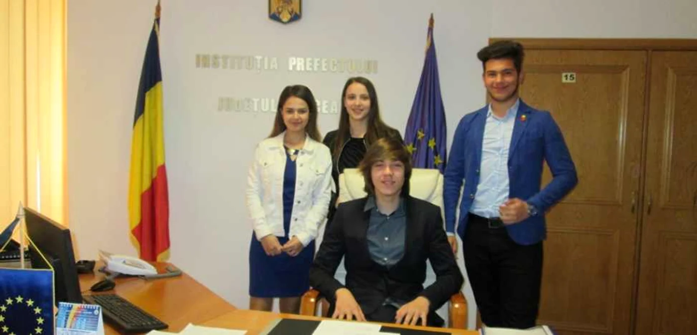 Prefect pentru o zi a fost numit un olimpic la informatica. FOTO Irina Ripan