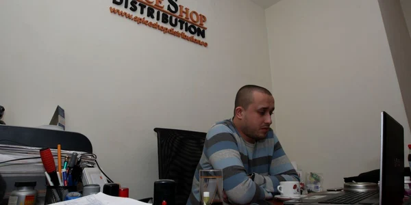 Alin Rotaru, cel mai important importator de produse etnobotanice din ţară foto Bogdan Dimofte