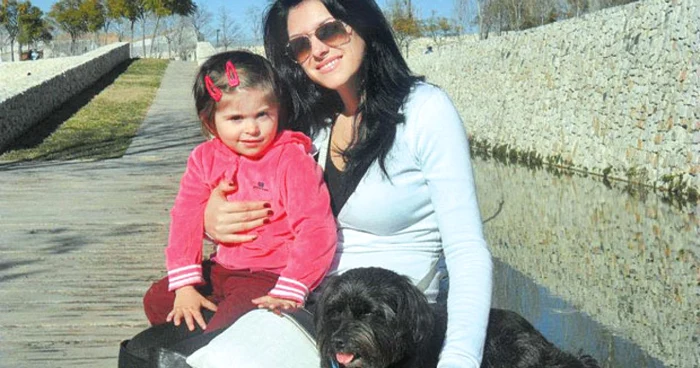 Andreea Lungu şi una dintre nepoţelele „clanului“