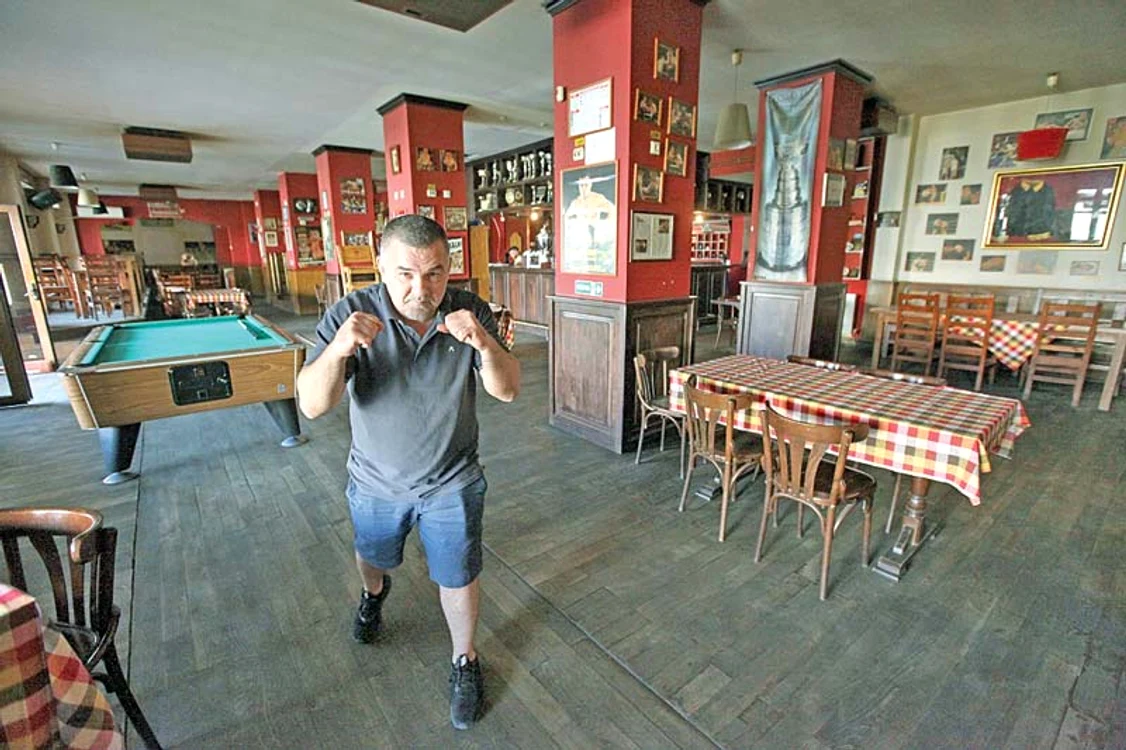 Boxerul nostru era tare mândru de fostul lui local