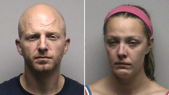 
    Au făcut sex pe bancheta din spate  