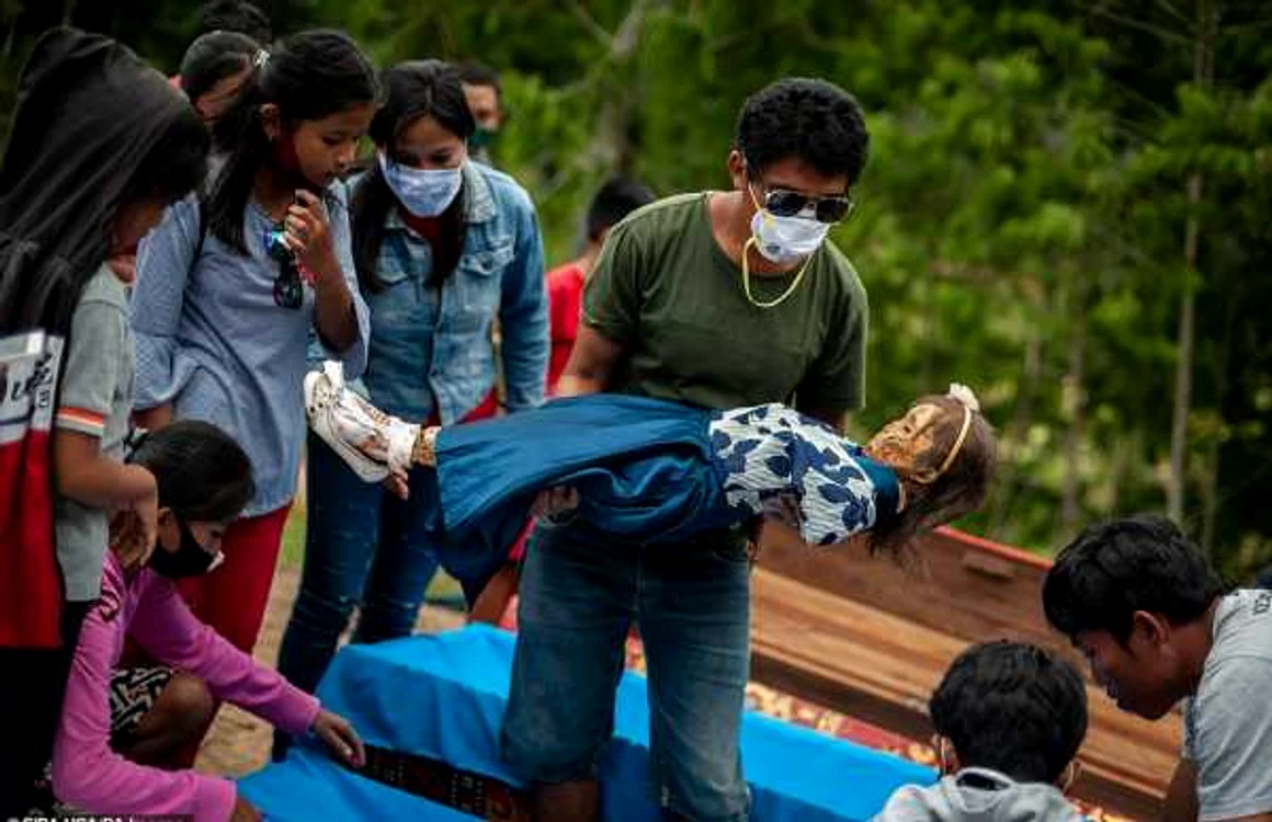 Ritual Indonezia FOTO Daily Mail