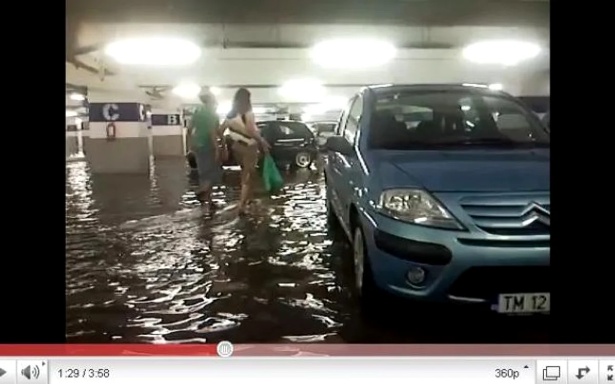 Inundaţia din mall a atras aproape 15.000 de vizualizări