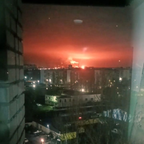 Explozii în orașele Engels si Saratov. O rafinărie a Rosneft, în flăcări după atacuri cu drone