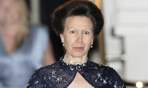 Prințesa Anne și colierul cu safir GettyImages 113258240 jpg