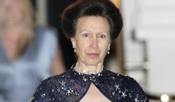 Prințesa Anne și colierul cu safir GettyImages 113258240 jpg