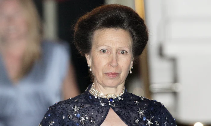 Prințesa Anne și colierul cu safir GettyImages 113258240 jpg
