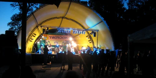 Foarte puțină lume în ziua a doua a festivalului TIM Rock 2012