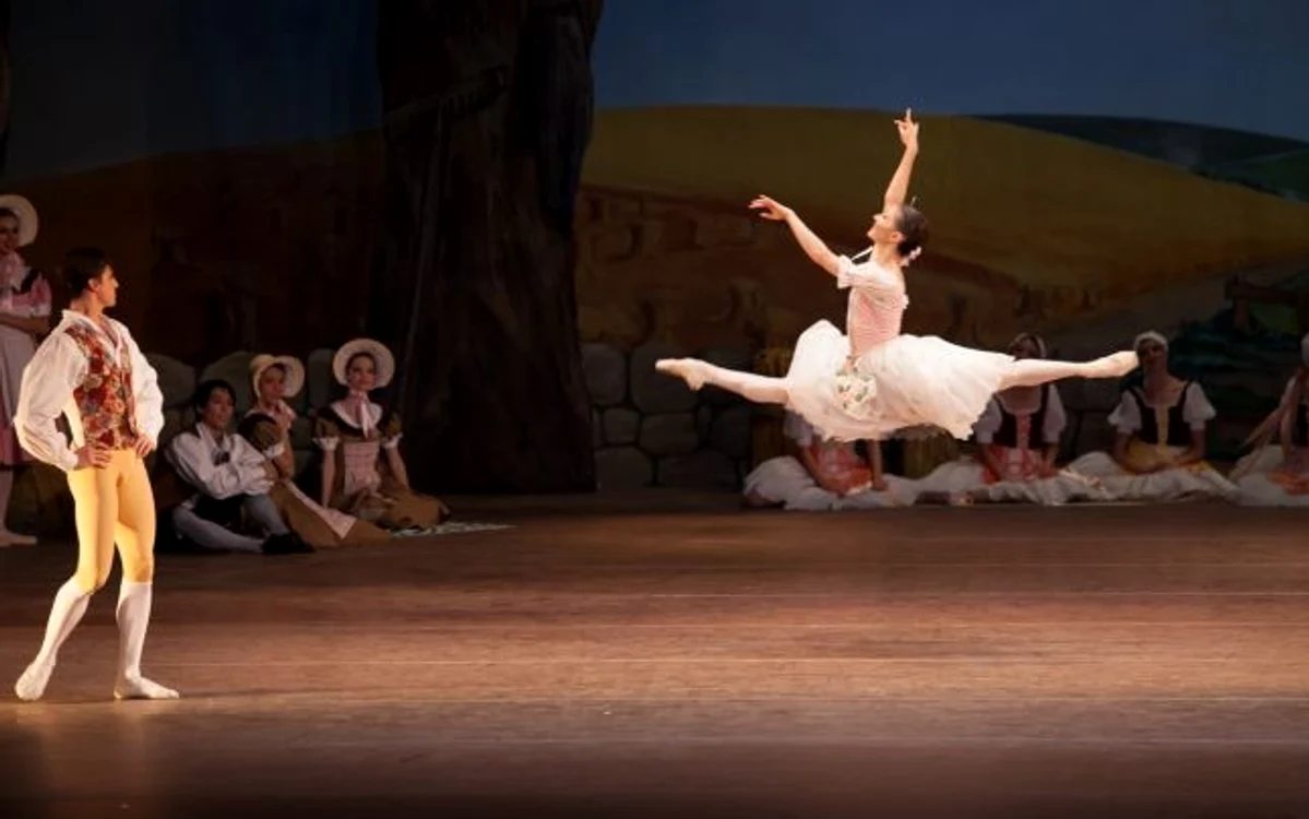 
    Balerinii Alina Cojocaru şi Johan Kobborg nu mai au voie să intre în clădirea Operei Bucureştifoto: adevarul.ro  