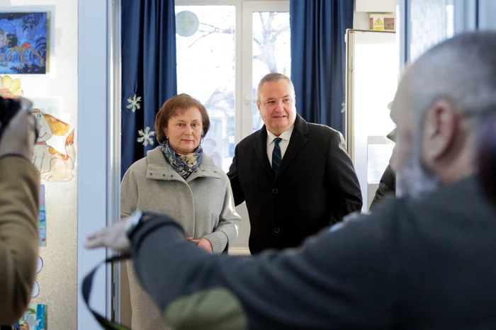 Nicolae Ciucă și soția sa / foto: INQUAM