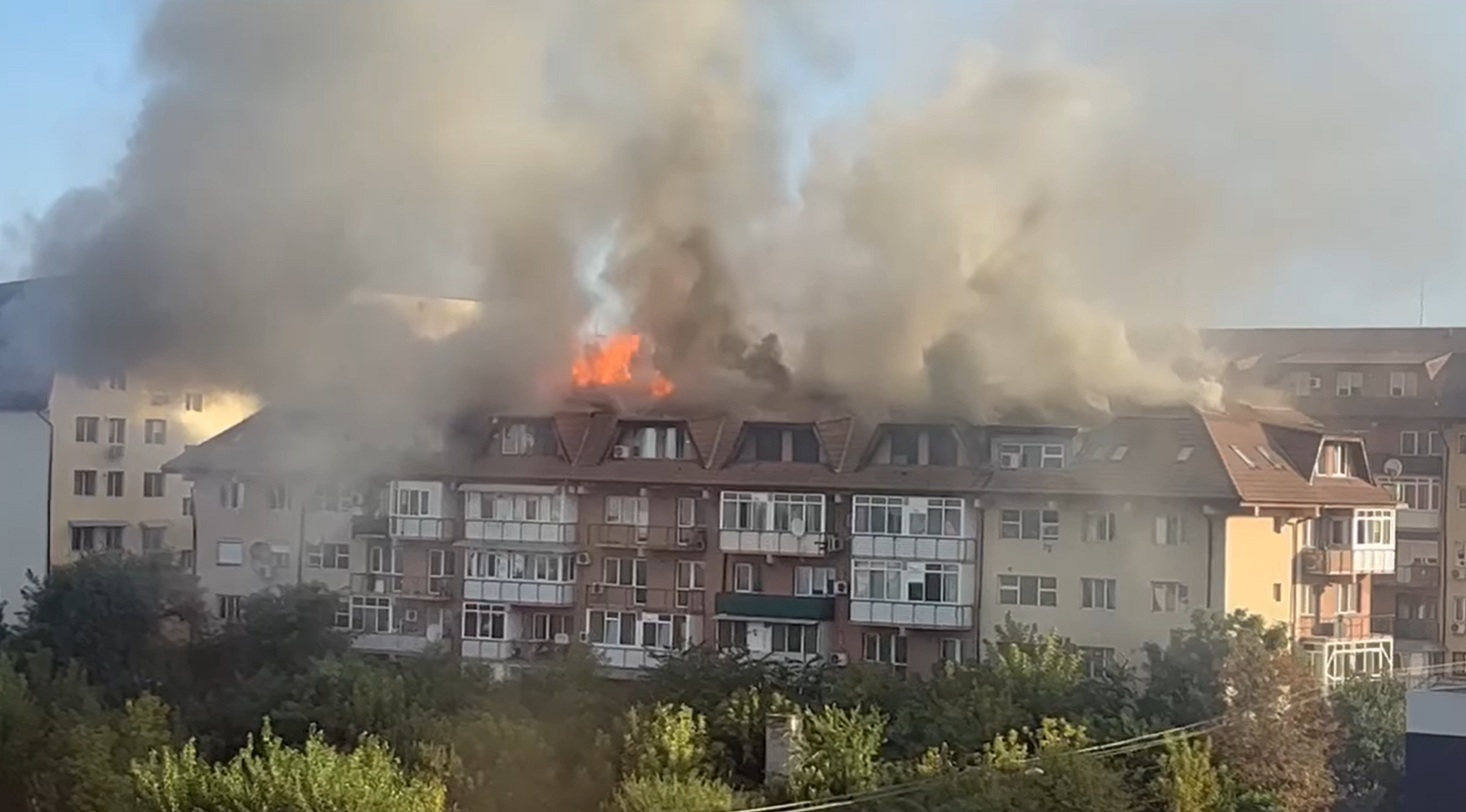 Casa în flăcări