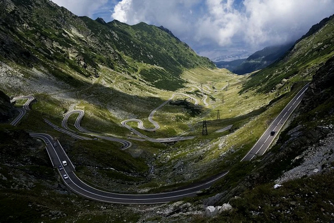 Cele mai frumoase trasee montane din Europa: Transfăgărăşan, România. FOTO twistedsifter.com