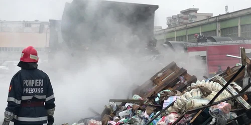 Pompierii au sosit imediat la faţa locului şi au stins incendiul 